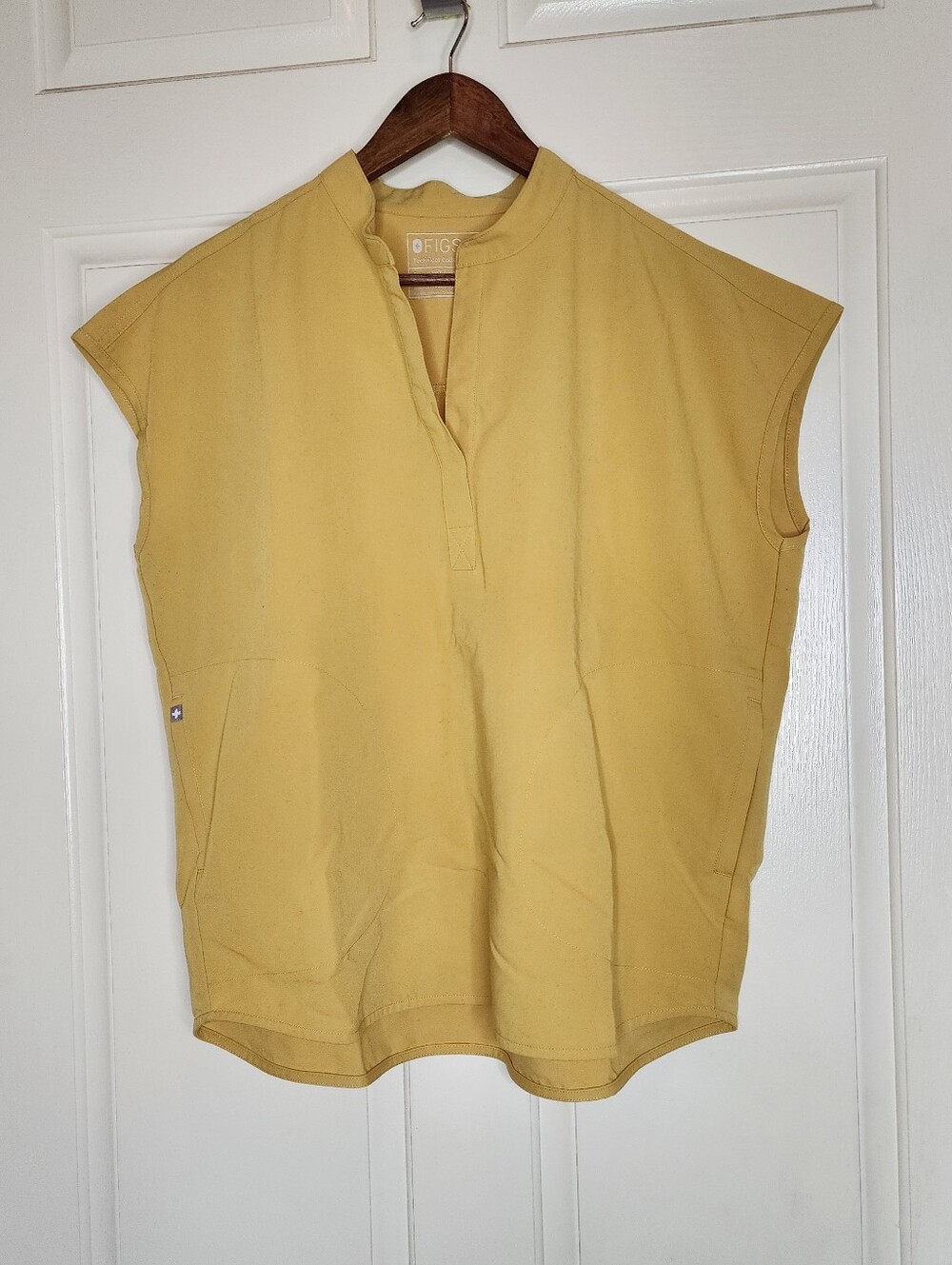 FIGS Rafaela Oversized Mandarin Collar Sleeveless Scrub Top Yellow Medium